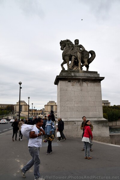 Statue on Northeast Corner of Pont d'lena Bridge.jpg