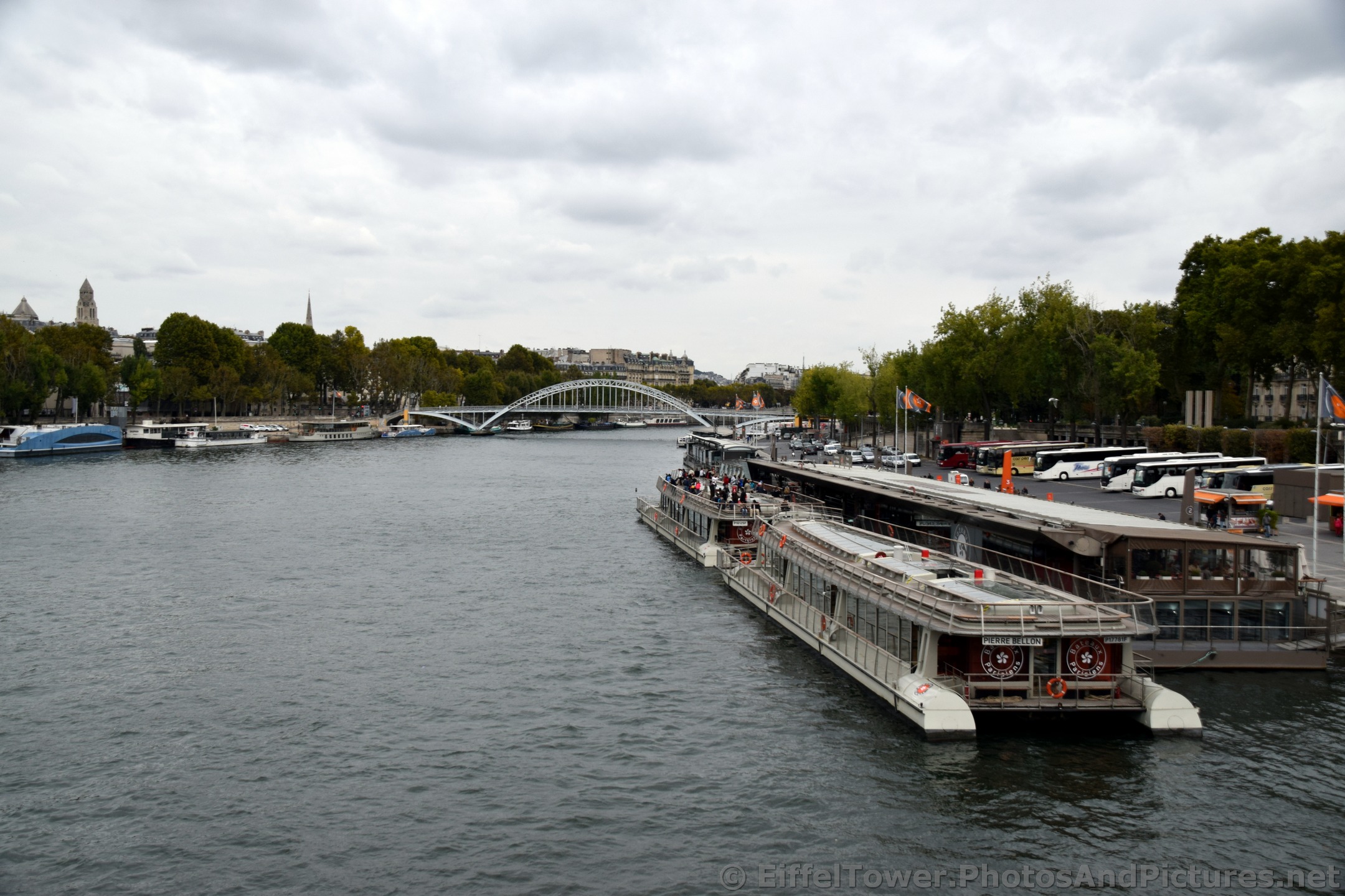 Seine River seen from Pont d'Lena Paris.jpg