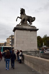 Horse Statue on North East Corner of Pont d'Lena Bridge.jpg