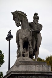 Warrior with Horse Statue on Pont d'lena Bridge in Paris.jpg