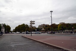 Intersection of Port de Suffren & Port de la Bourdonnais in Paris.jpg