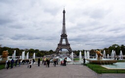 Eiffel Tower seen from in front of Palais de Chaillot.jpg