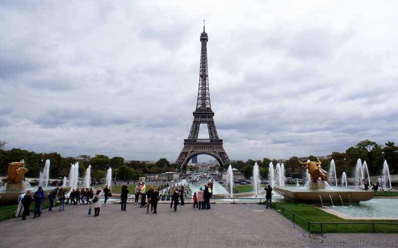 Eiffel Tower seen from in front of Palais de Chaillot.jpg