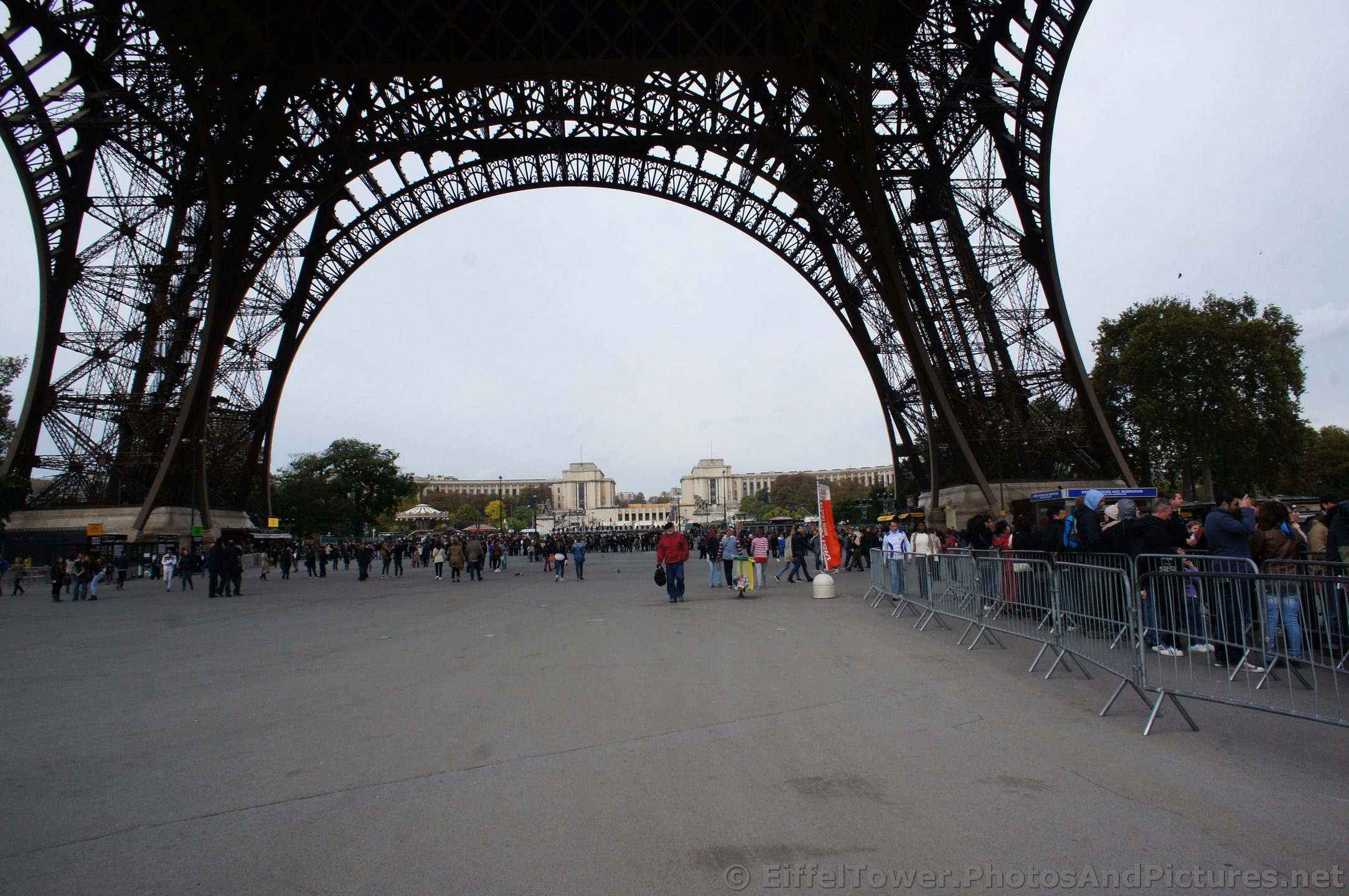 Scene at the bottom of the Eiffel Tower.jpg