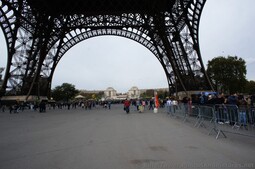 Scene at the bottom of the Eiffel Tower.jpg