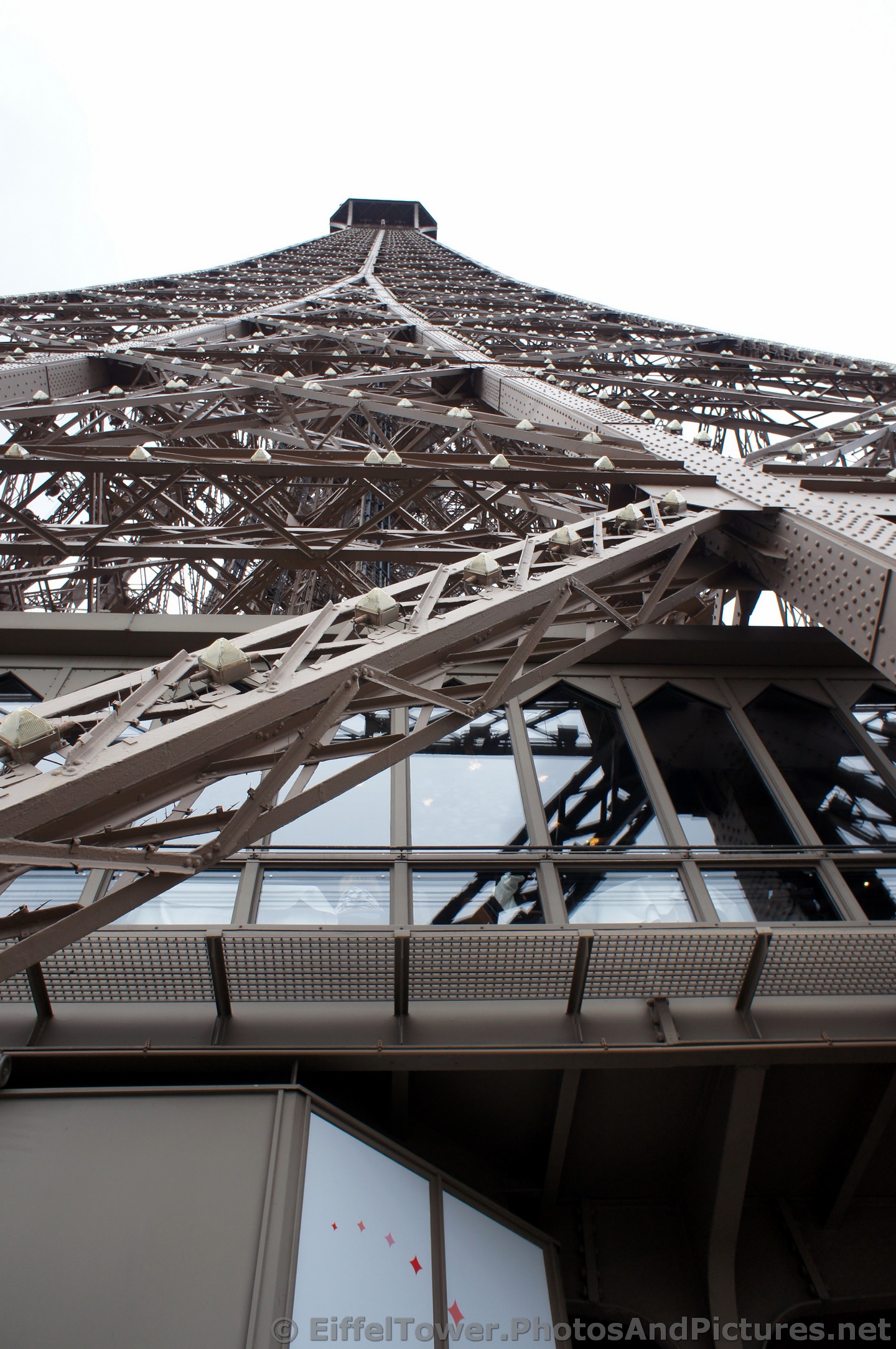 Top of the Eiffel Tower seen from Level Two.jpg
