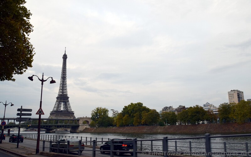 Pont de Grenelle Bridge in Front of Eiffel Tower.jpg