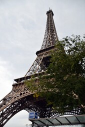 Taxi stand in front of Eiffel Tower.jpg