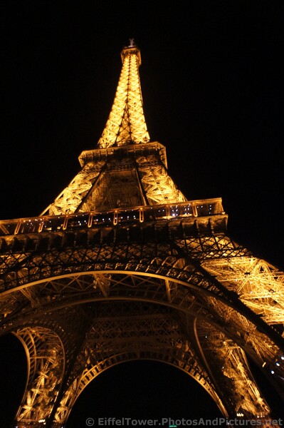 Eiffel Tower at night seen from the base-001.jpg