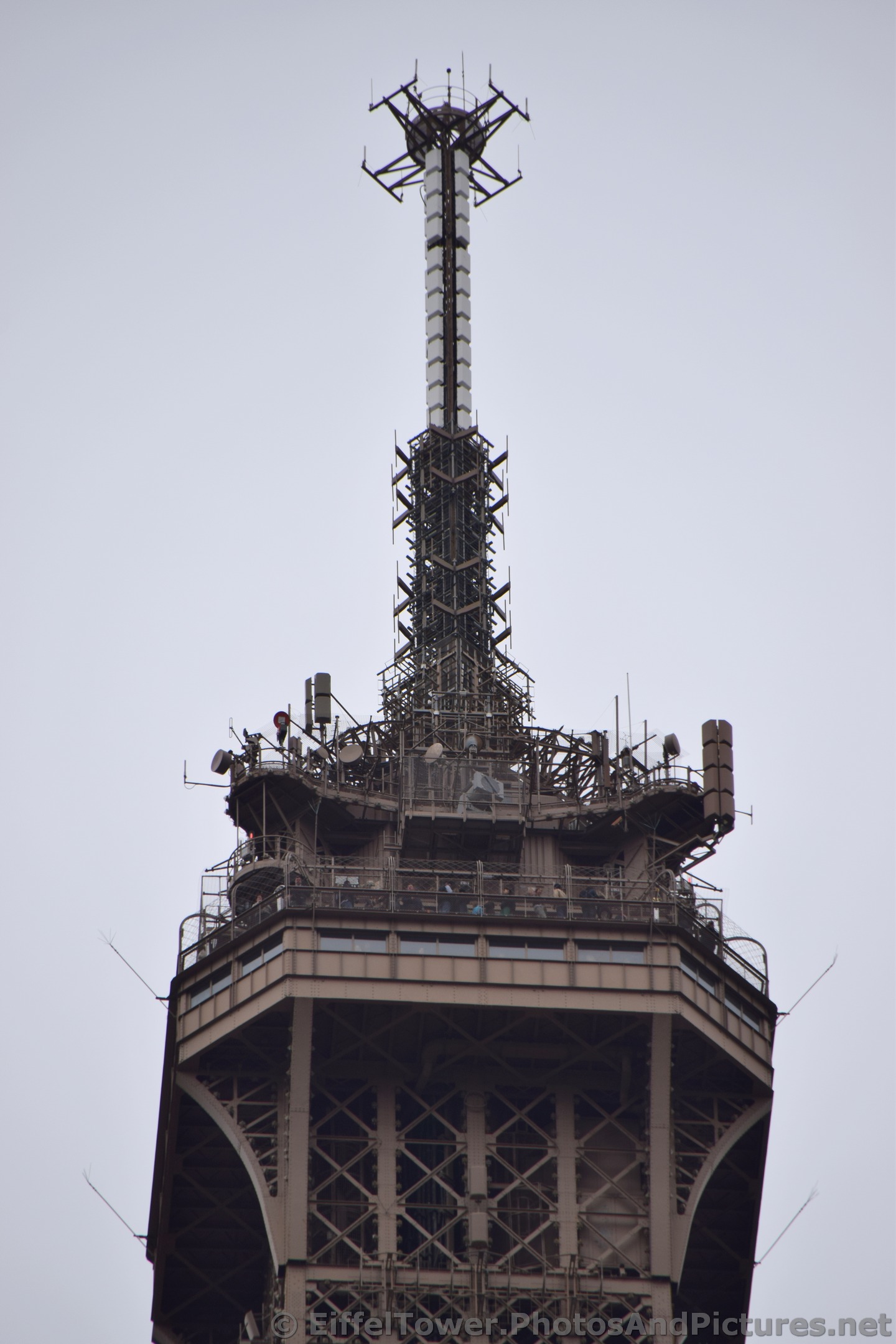 Top of the Eiffel Tower seen from about 400 feet Away.jpg