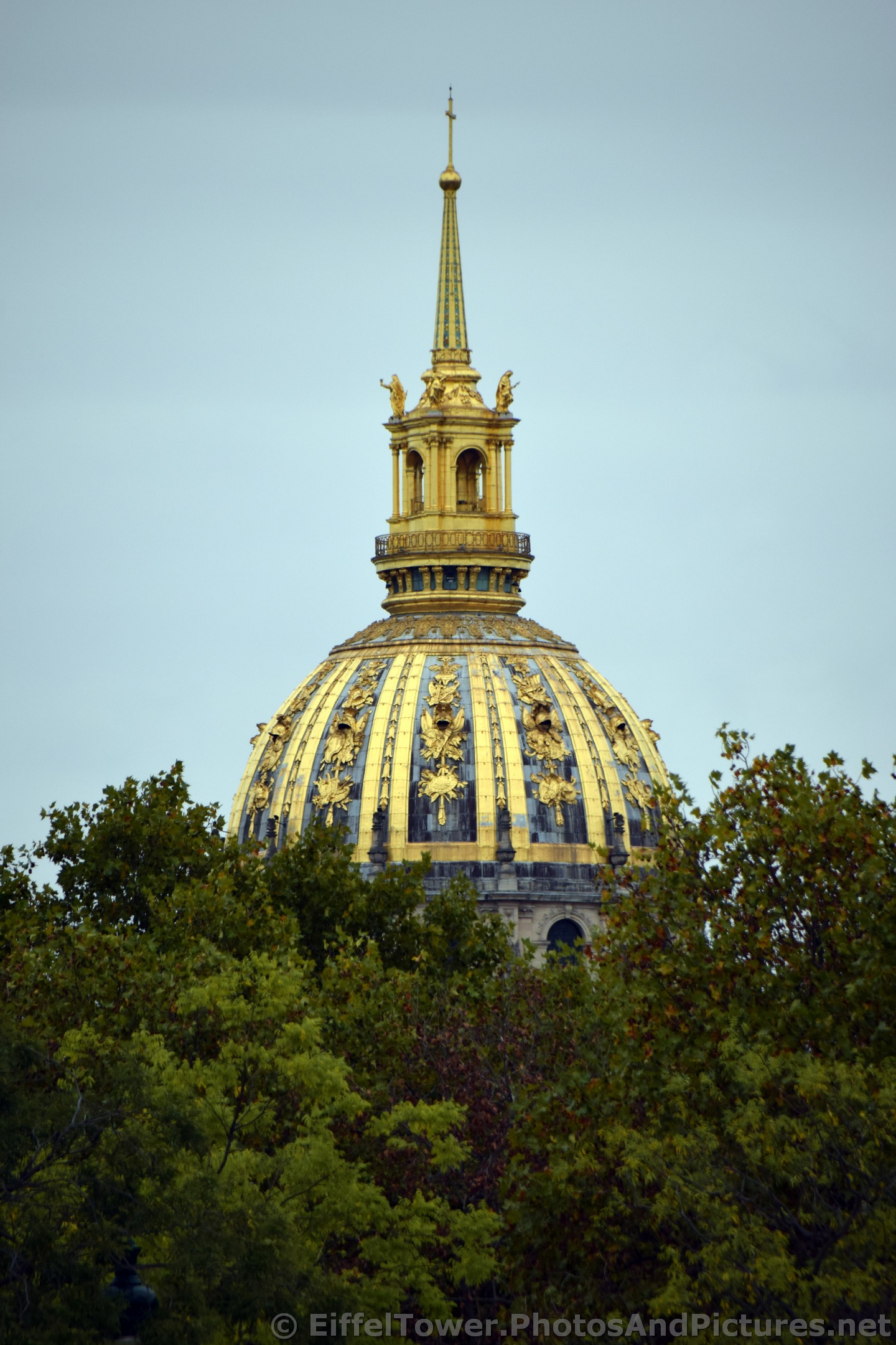 Golden Dome of Les Invalides Musee de l'Armee.jpg