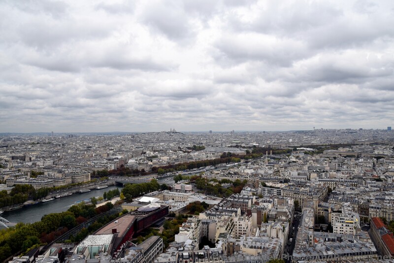 North West Paris and the Seine River seen from Eiffel Tower.jpg