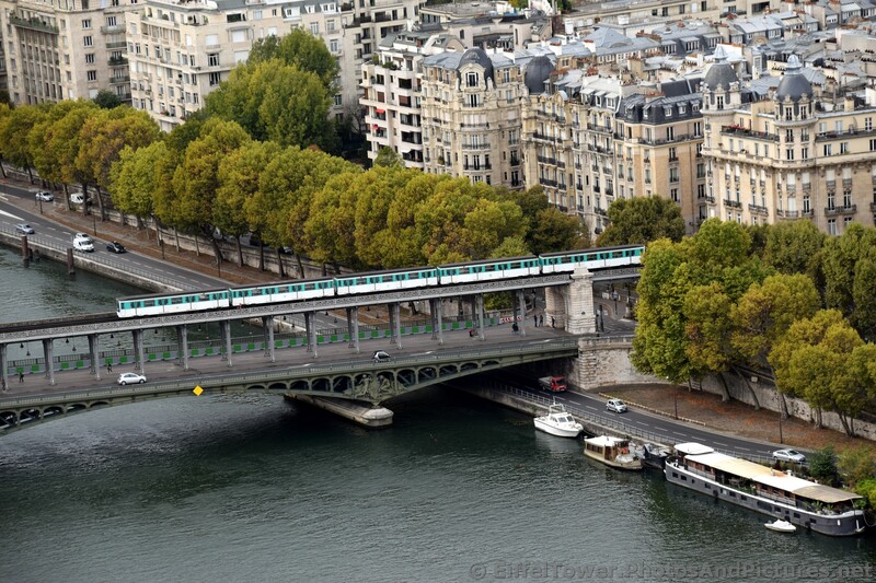 Metro Train on top level of Bir-Hakeim Bridge in Paris.jpg