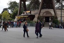 Pilier Sud and Le Jules Verne at the Bottom of the Eiffel Tower.jpg
