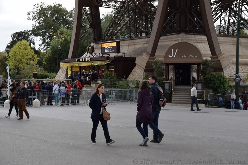 Pilier Sud and Le Jules Verne at the Bottom of the Eiffel Tower.jpg