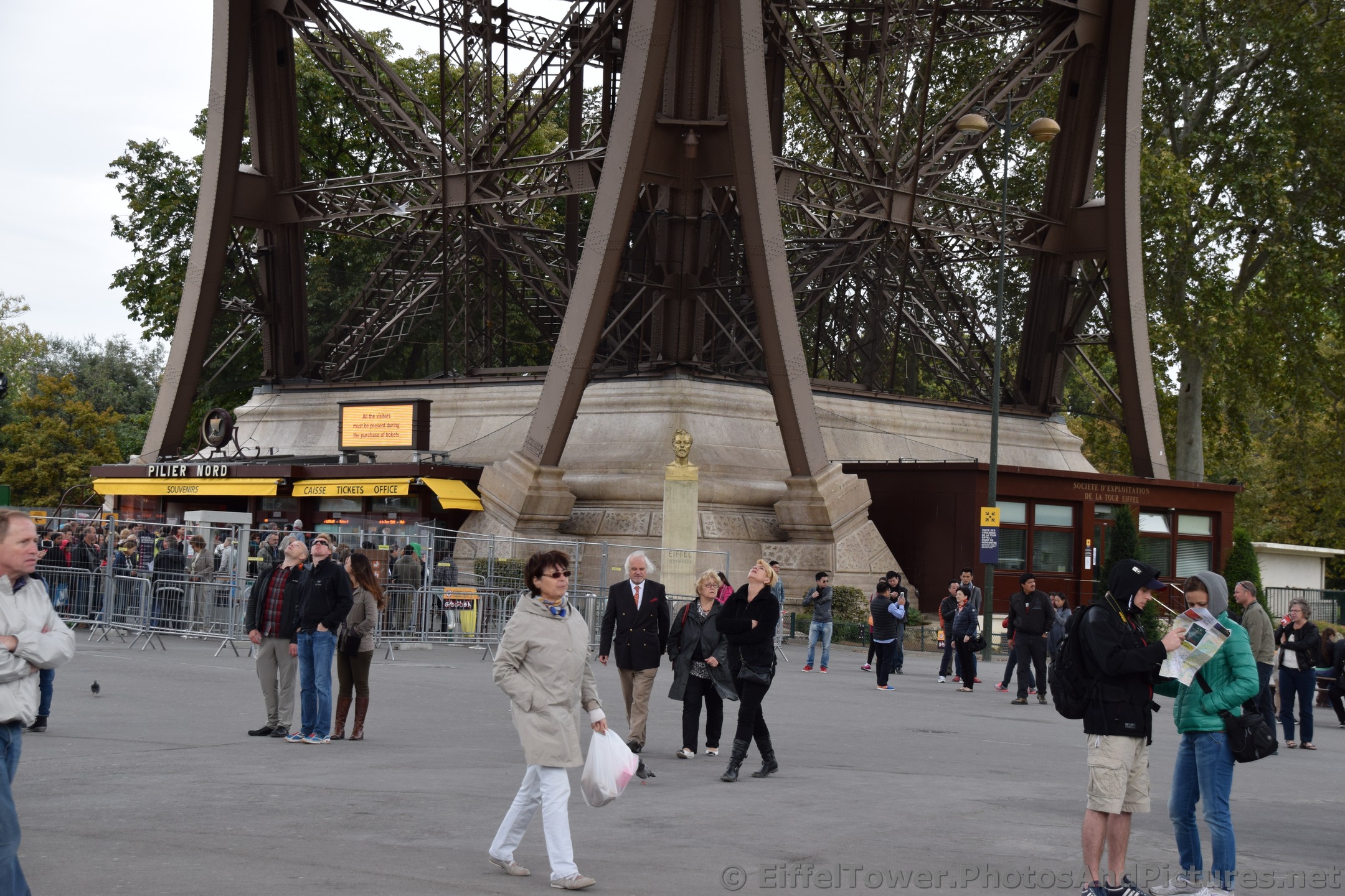 Pilier Nord Section of the bottom of Eiffel Tower.jpg