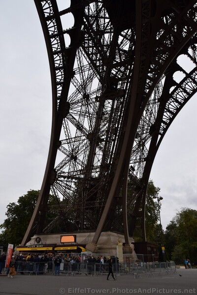 Pilier Nord Leg of the Eiffel Tower.jpg