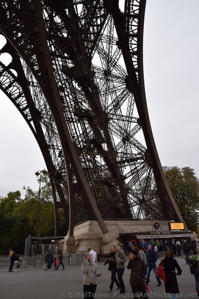 Pilier Ouest Leg of the Eiffel Tower.jpg